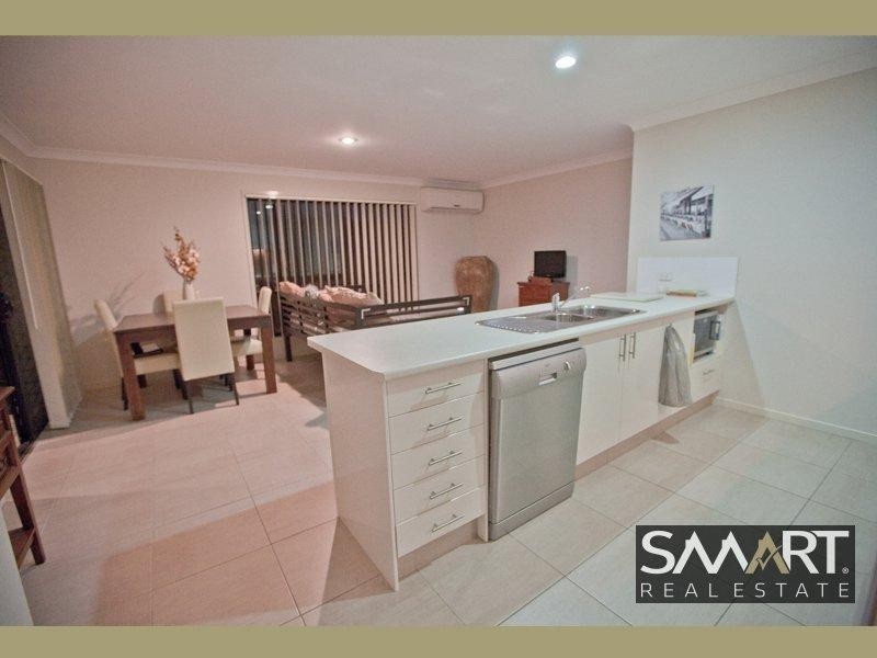 52 Wunburra Circle, Pacific Pines QLD 4211