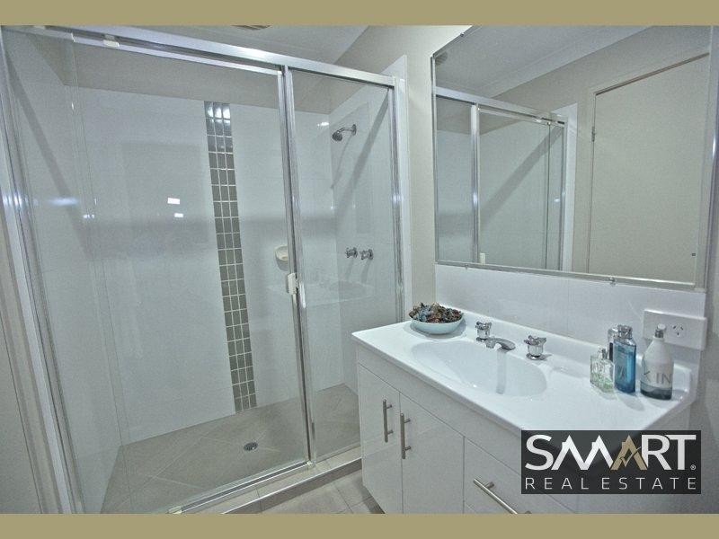 52 Wunburra Circle, Pacific Pines QLD 4211