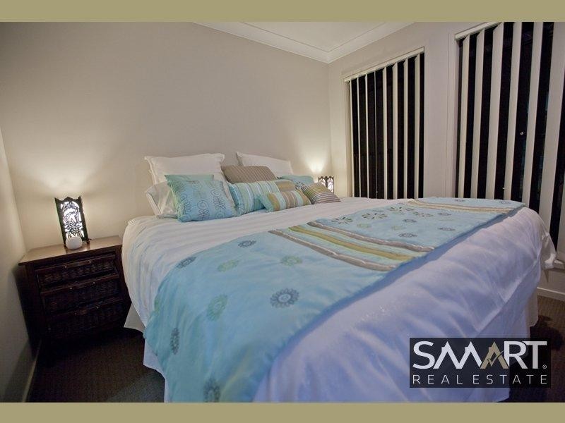 52 Wunburra Circle, Pacific Pines QLD 4211