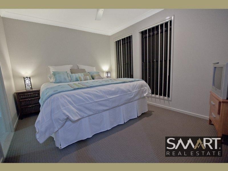 52 Wunburra Circle, Pacific Pines QLD 4211