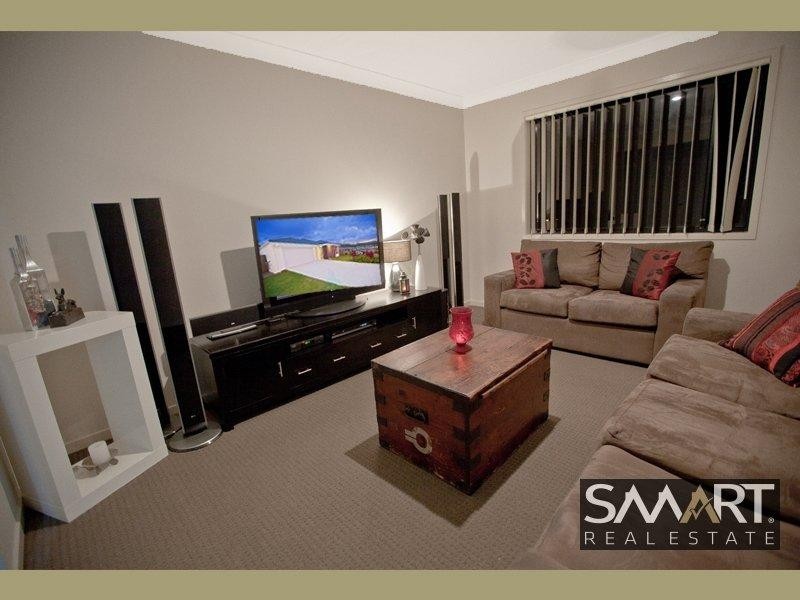 52 Wunburra Circle, Pacific Pines QLD 4211