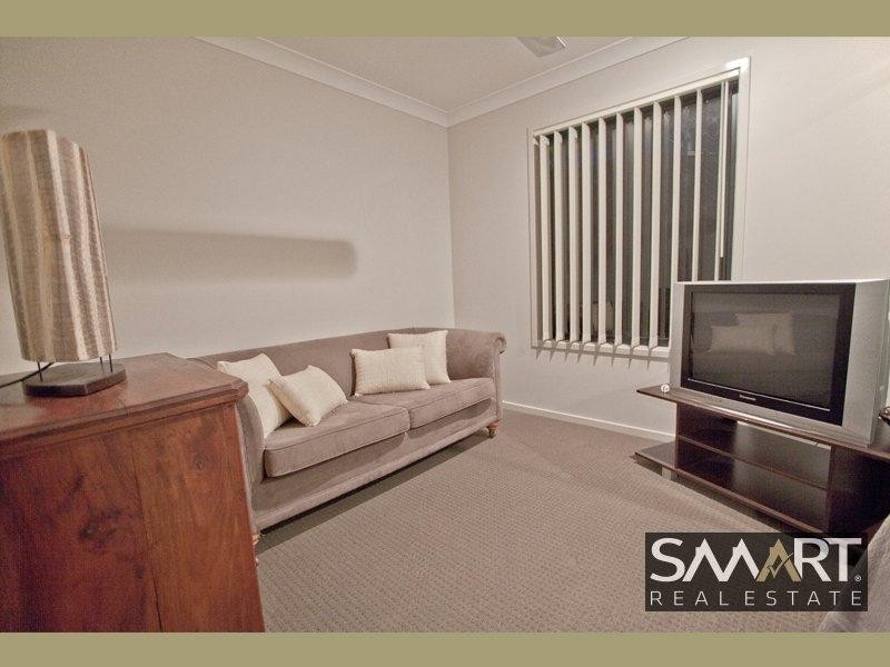 52 Wunburra Circle, Pacific Pines QLD 4211