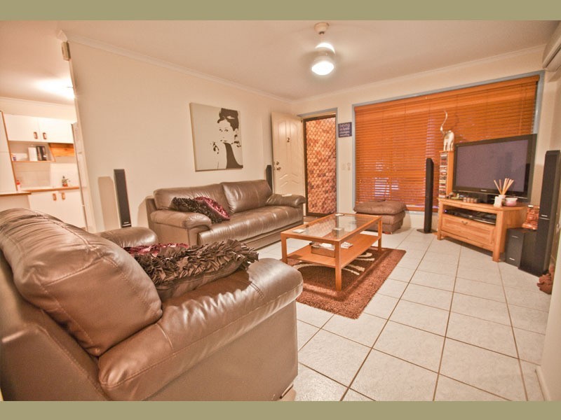 2/67 Usher Avenue, Labrador QLD 4215