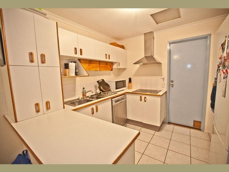 2/67 Usher Avenue, Labrador QLD 4215