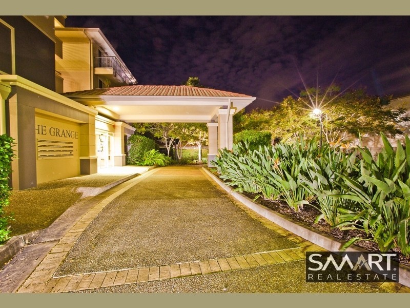 8489 Magnolia Drive East, Hope Island QLD 4212
