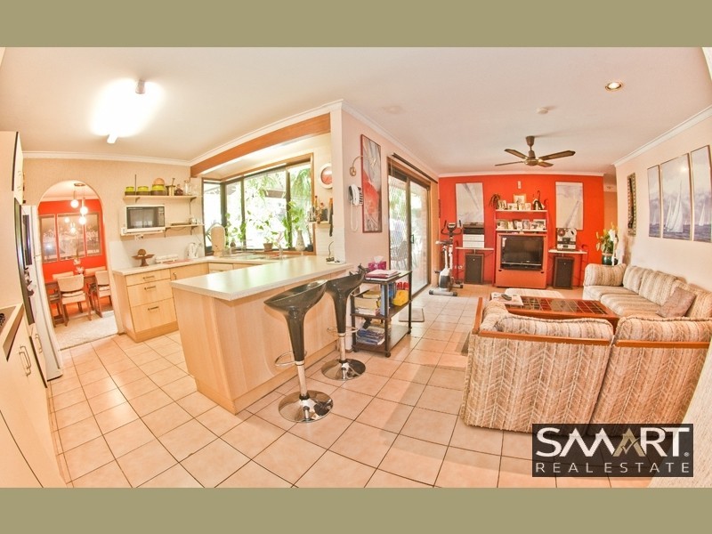 152 Heeb Street, Benowa QLD 4217
