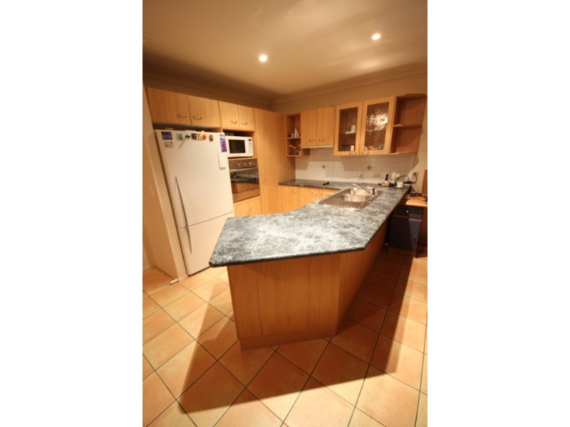 2/120 Pohlman Street, Southport QLD 4215