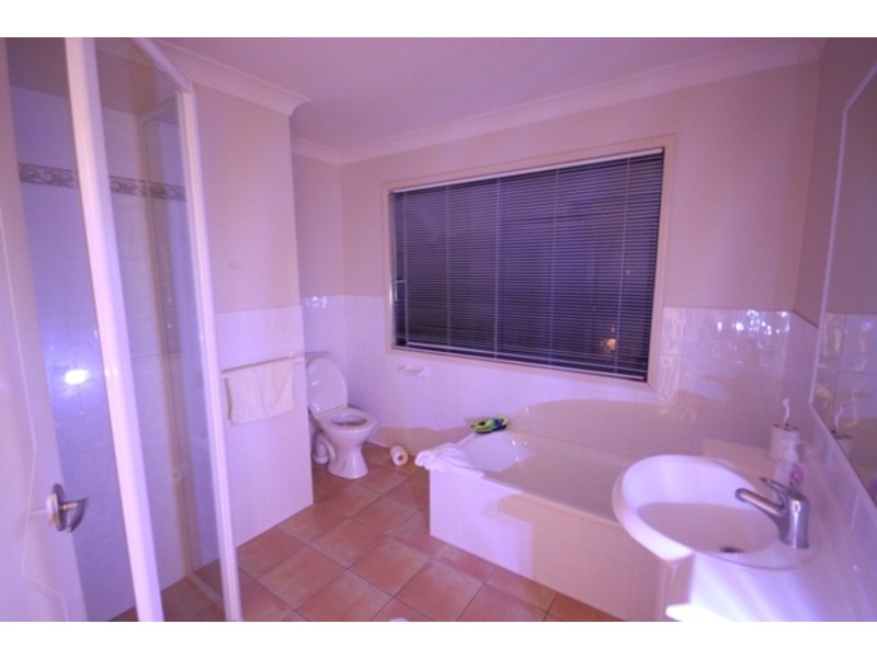 2/120 Pohlman Street, Southport QLD 4215