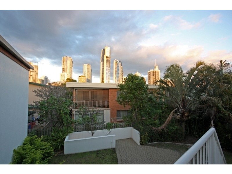 14/15 Weemala Street, Chevron Island QLD 4217