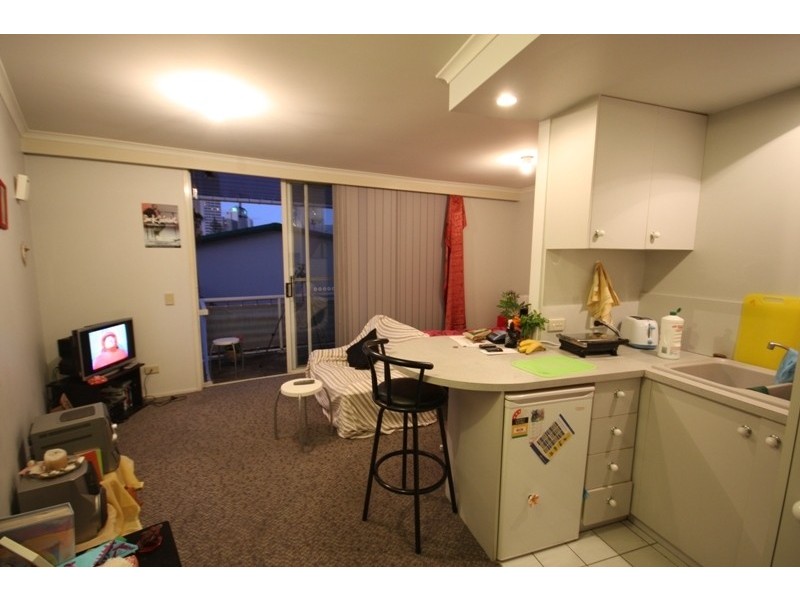 14/15 Weemala Street, Chevron Island QLD 4217