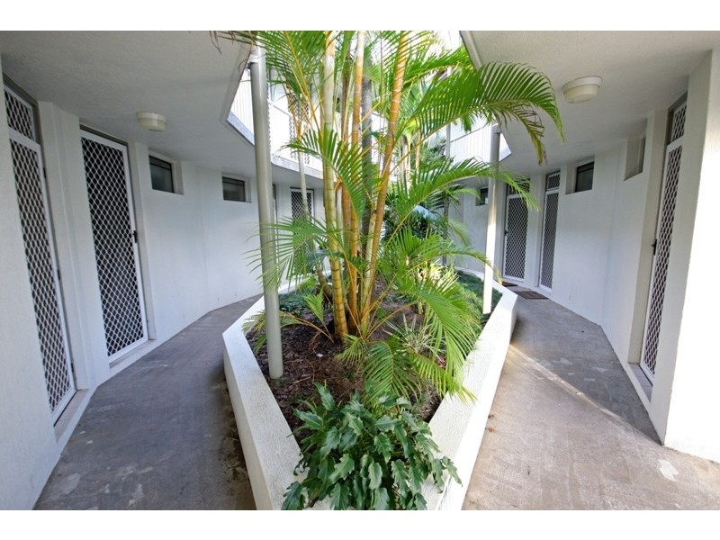 14/15 Weemala Street, Chevron Island QLD 4217