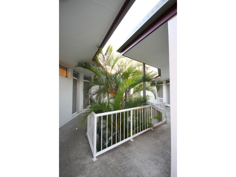 14/15 Weemala Street, Chevron Island QLD 4217