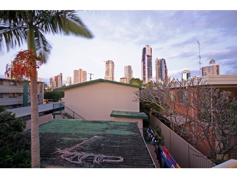 14/15 Weemala Street, Chevron Island QLD 4217