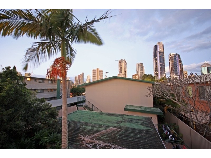 14/15 Weemala Street, Chevron Island QLD 4217