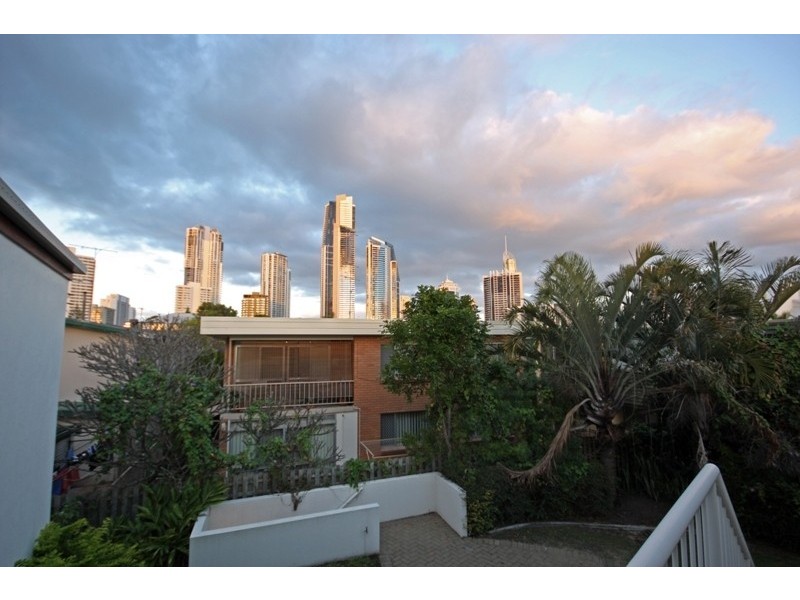 14/15 Weemala Street, Chevron Island QLD 4217