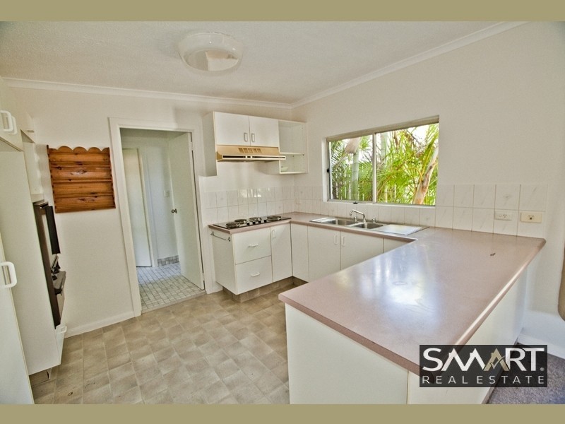2/4 Louise Street, Southport QLD 4215