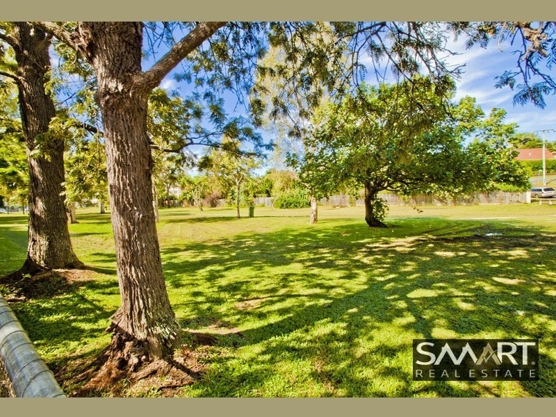 2/4 Louise Street, Southport QLD 4215