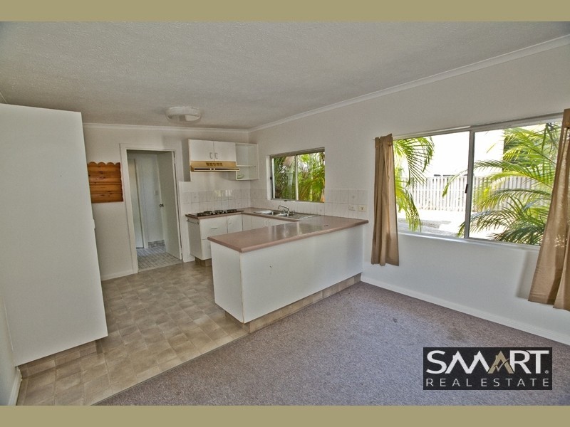 2/4 Louise Street, Southport QLD 4215