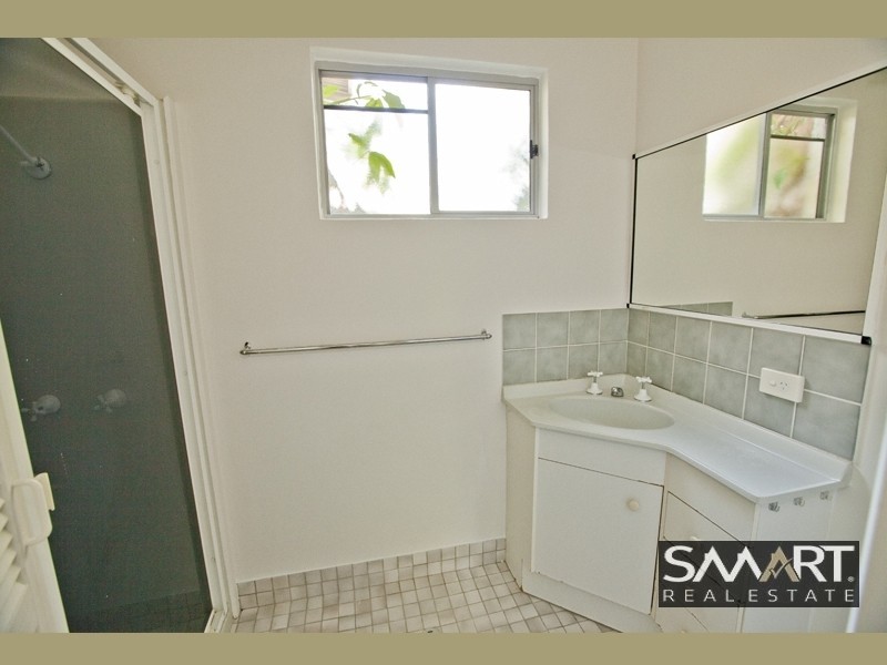 2/4 Louise Street, Southport QLD 4215