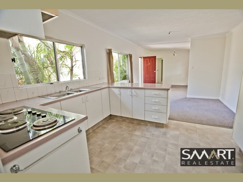 2/4 Louise Street, Southport QLD 4215