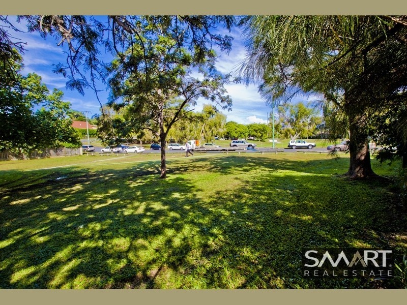 2/4 Louise Street, Southport QLD 4215