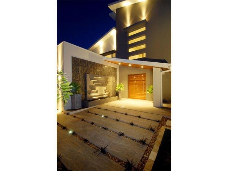 10 St Tropez Terrace, Sorrento QLD 4217