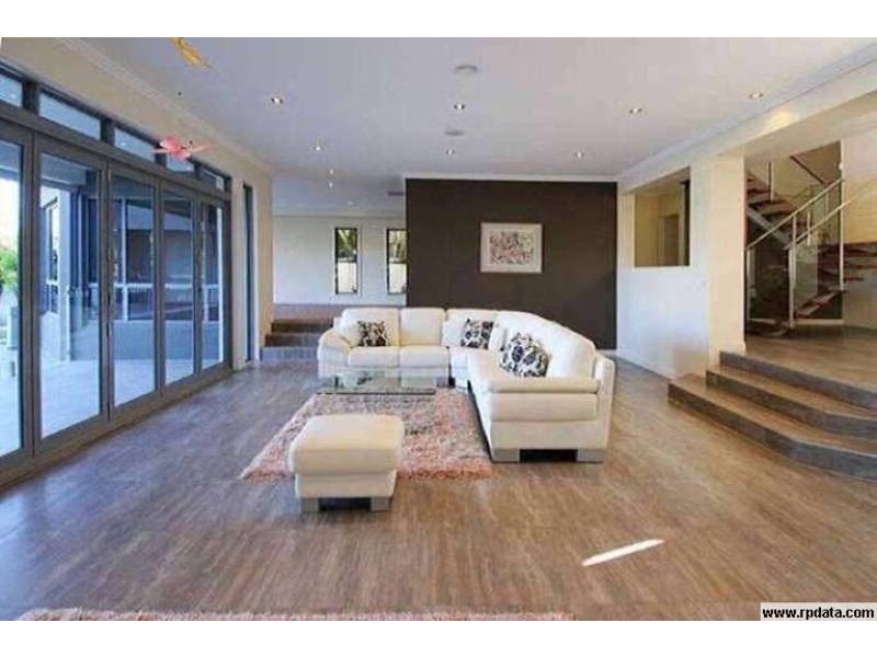 10 St Tropez Terrace, Sorrento QLD 4217