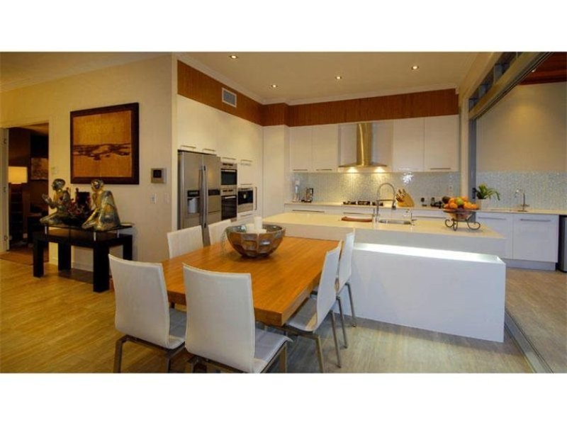 10 St Tropez Terrace, Sorrento QLD 4217