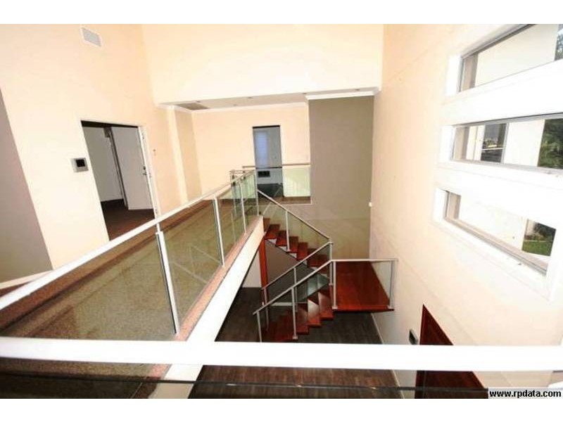 10 St Tropez Terrace, Sorrento QLD 4217