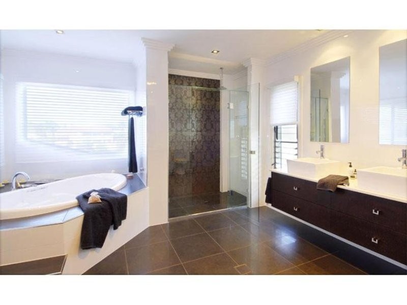 10 St Tropez Terrace, Sorrento QLD 4217