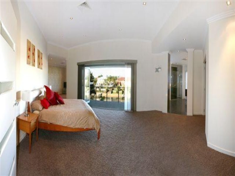 10 St Tropez Terrace, Sorrento QLD 4217