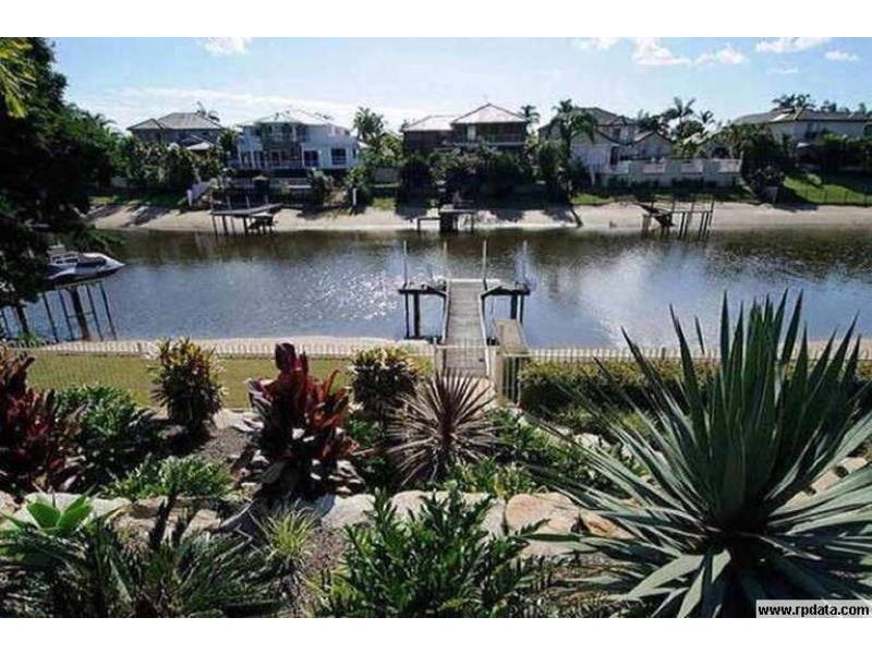 10 St Tropez Terrace, Sorrento QLD 4217