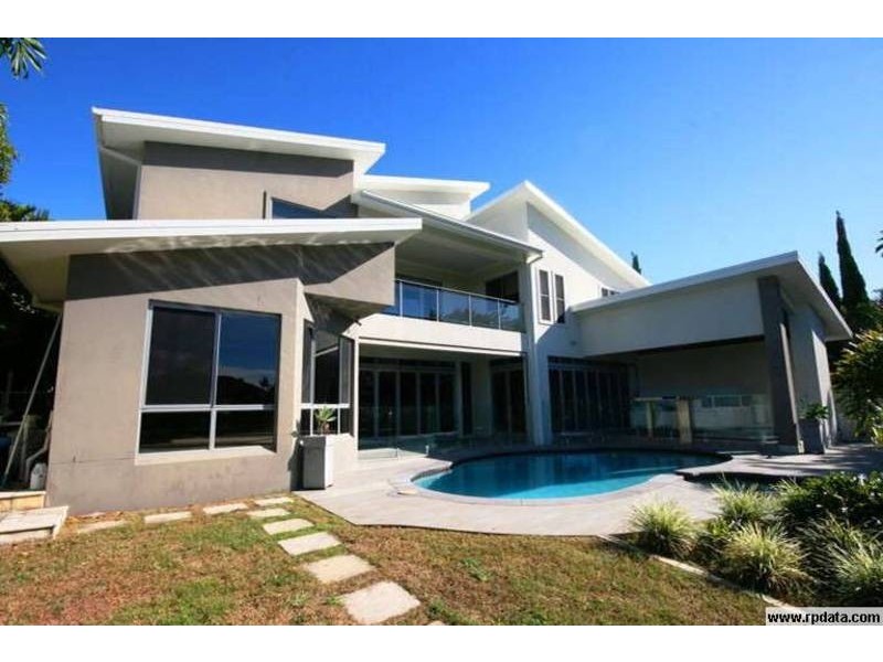 10 St Tropez Terrace, Sorrento QLD 4217