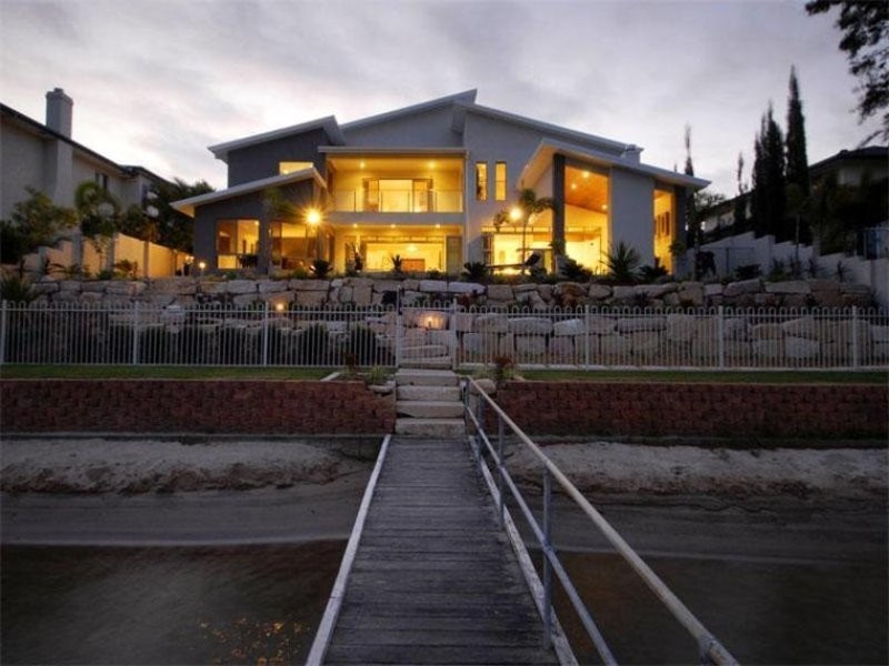 10 St Tropez Terrace, Sorrento QLD 4217