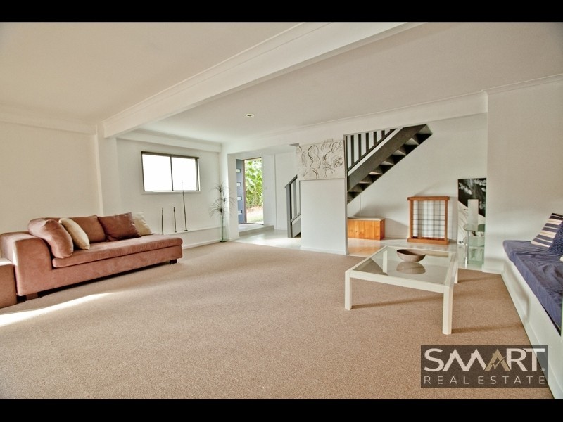 3 Grevillia Avenue, Southport QLD 4215