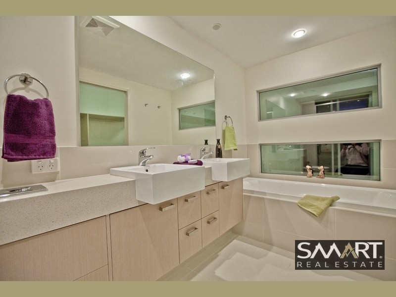 233/135 Lakelands Drive, Merrimac QLD 4226