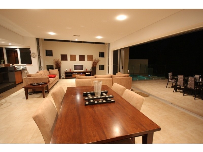 3033A The Boulevarde, Benowa QLD 4217