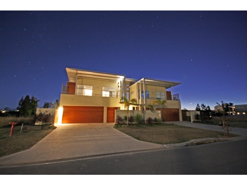 3033A The Boulevarde, Benowa QLD 4217