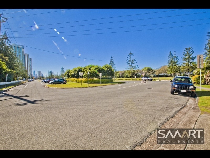 1/2 Alexandra Avenue, Mermaid Beach QLD 4218