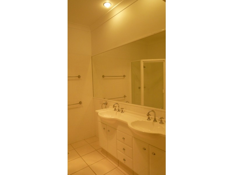 5/2 Ridgeline Way, Highland Park QLD 4211