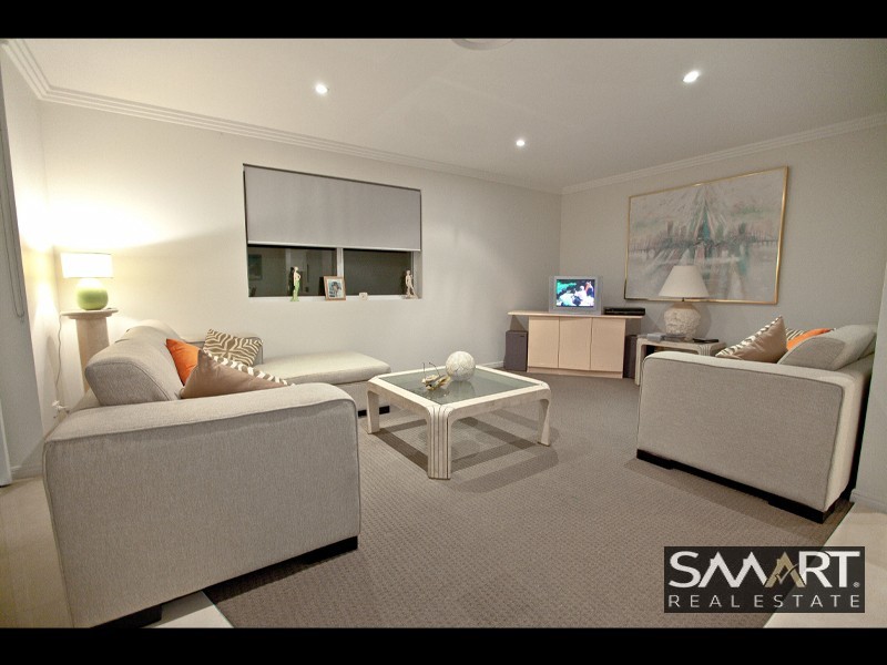 7a Vespa Crescent, Bundall QLD 4217