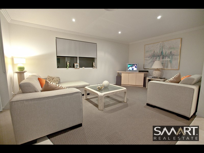 7a Vespa Crescent, Bundall QLD 4217