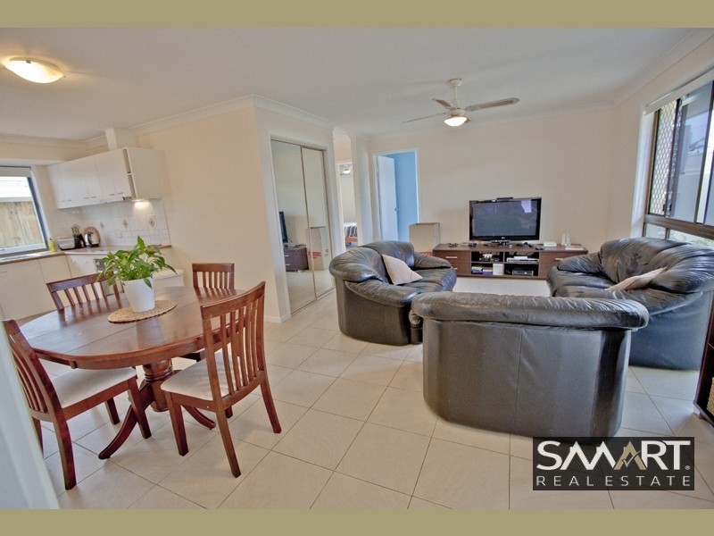 1/4 Jessica Court, Arundel QLD 4214