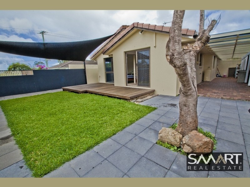 1/4 Jessica Court, Arundel QLD 4214