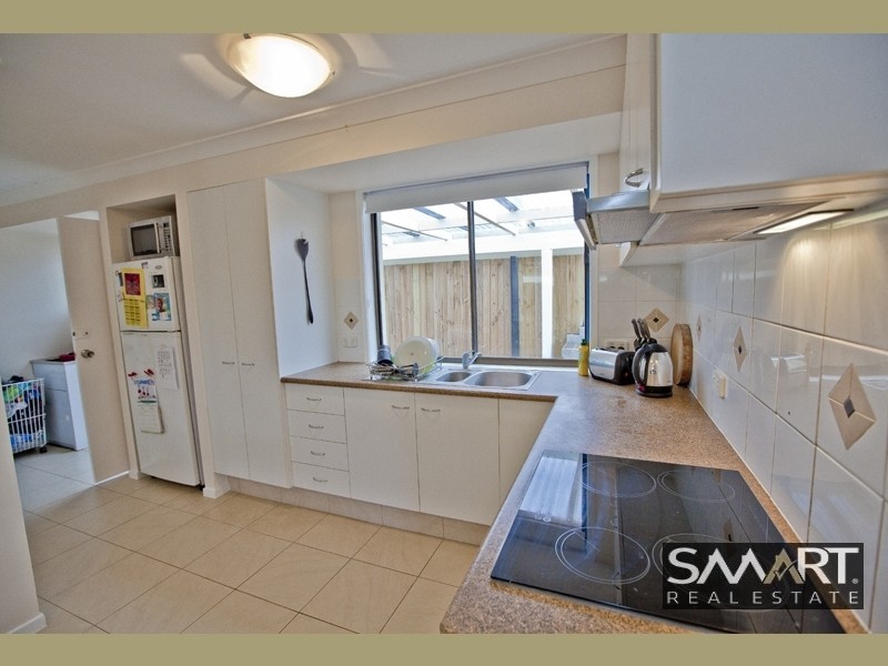 1/4 Jessica Court, Arundel QLD 4214