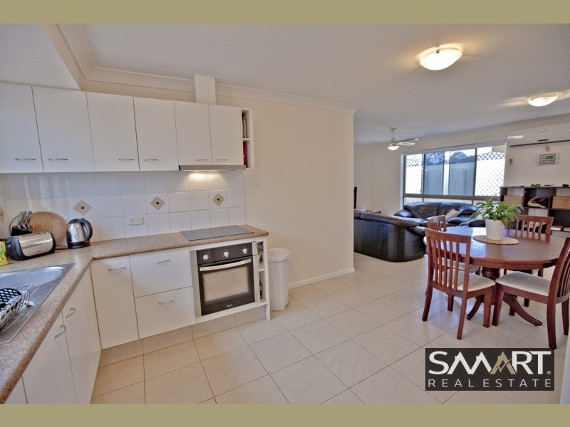 1/4 Jessica Court, Arundel QLD 4214