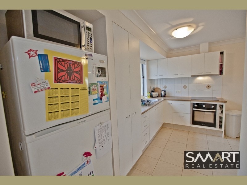 1/4 Jessica Court, Arundel QLD 4214