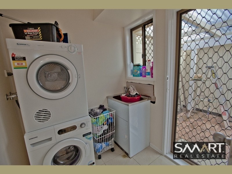 1/4 Jessica Court, Arundel QLD 4214