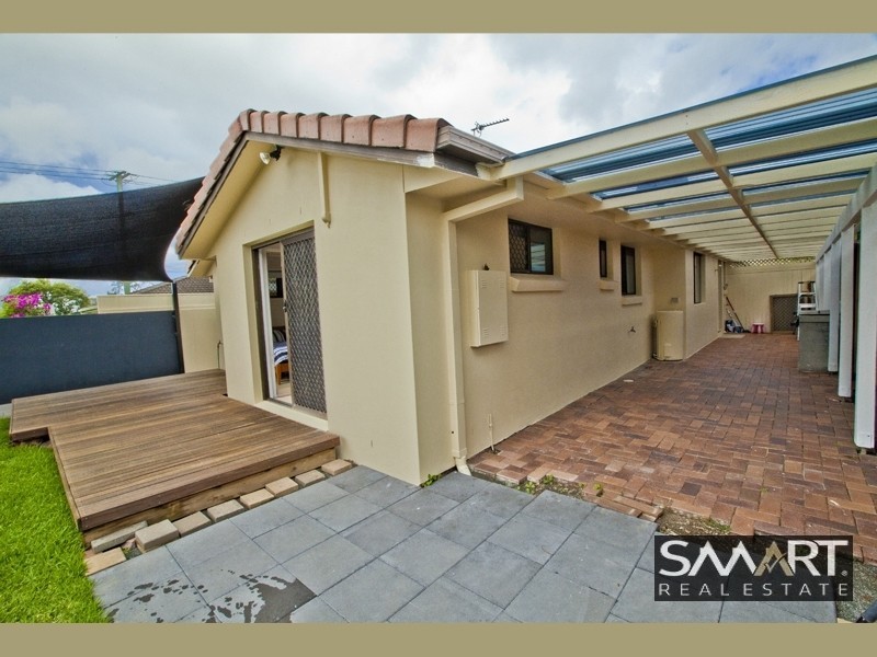 1/4 Jessica Court, Arundel QLD 4214