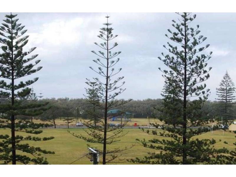 35/25 Surf Parade, Broadbeach QLD 4218